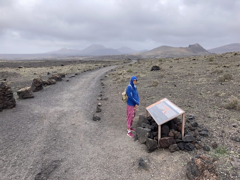 Caldera colorada. Signs on the road